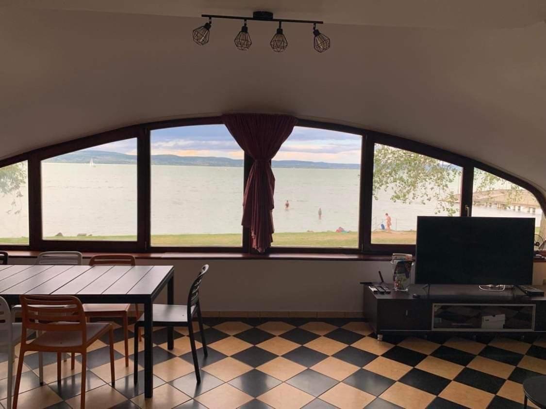 Szines Panorama Apartman Балатонлеле Екстериор снимка